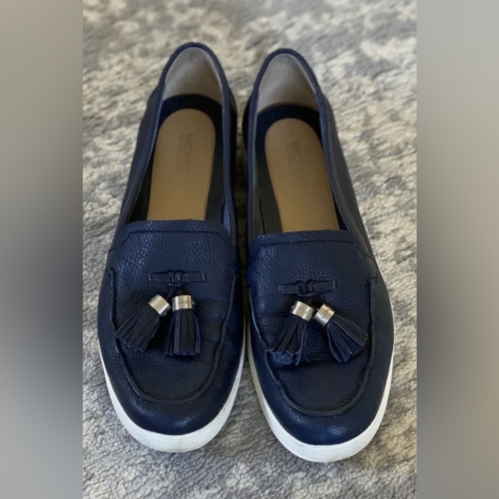 Michael Kors Callahan Moc Navy Flat - size 8